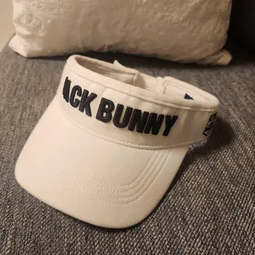 BLACK BUNNY 화이트 바이저