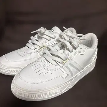 LACOSTE 화이트 스니커즈