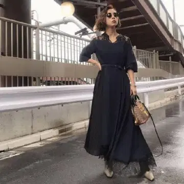 AMERI PLEATS LACE ASYMMETRY DRESS