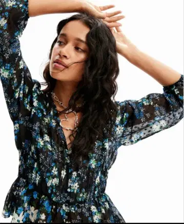 새상품 Desigual 꽃무늬 V넥 블라우스 긴팔 S