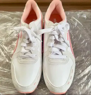 [ 새상품 ] Puma 스니커즈 화이트 코랄 핑크 25.0cm