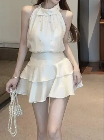 Ciel 비즈 장식 프릴 새틴 홀터넥 셋업 왕홍