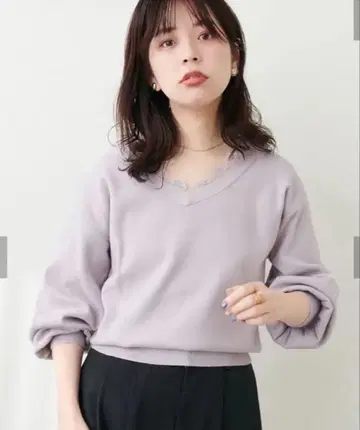새상품급* 레이스 카라 V넥 니트 라벤더 내추럴 꾸뛰르