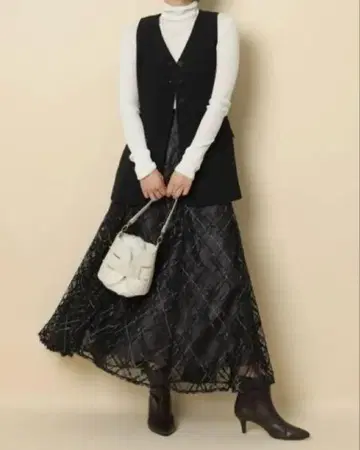 아푸이저리쉬 체크 자수 스커트 블랙