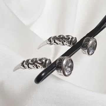 더블 페이스 페이크 귀걸이 스컬 크로우