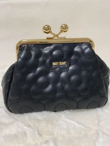 MARY QUANT 블랙 퀼트 폼 데이지 가마구치 파우치