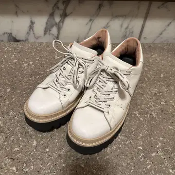 메종 매버릭 프레젠츠 완판 스니커즈 24cm 화이트