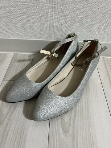 [ 새상품급 ] 실버 글리터 펌프스 스트랩 포함 24.5cm