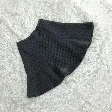 [ 유나이티드 애로우즈 ] 노플리츠 퀼트 스커트 플레어 골드 지퍼