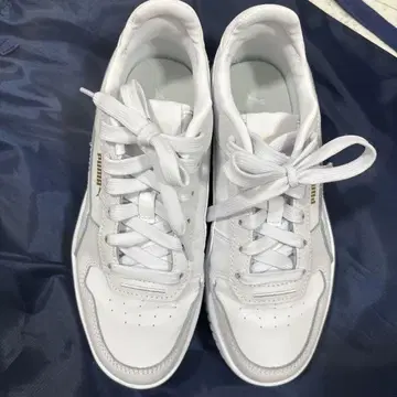 Puma 화이트 플랫폼 스니커즈