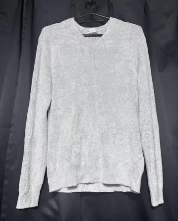 토네이도 마트 그레이 V넥 니트 스웨터