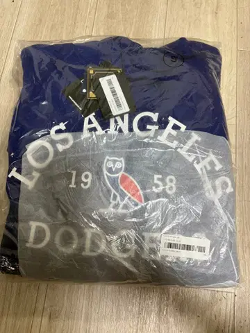 OVO 다저스 후드티.