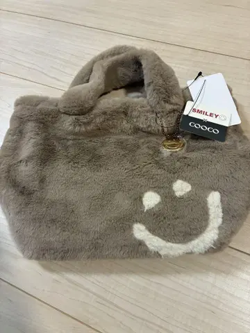 미사용 새상품 COOCO&SMILEY 참 달린 에코 퍼 페이스 토트백