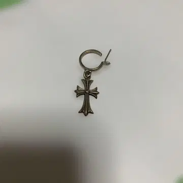 크로스 모티브 한쪽 귀걸이