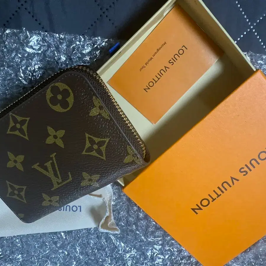 LOUIS VUITTON | 루이비통 Louis Vuitton Zippy Coin Purse Monogram M60067 on  Bunjang Global Site.