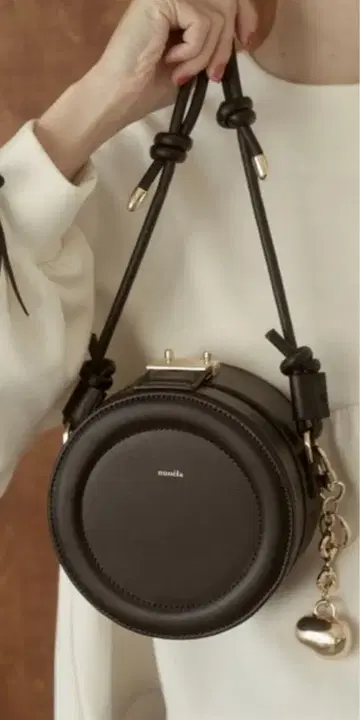 nunela circle shoulder bag