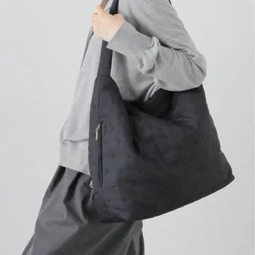 이에나 도트 퀼트 원숄더 블랙