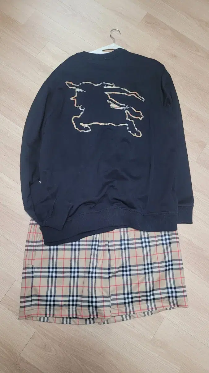 Burberry sweatshirt and shorts set