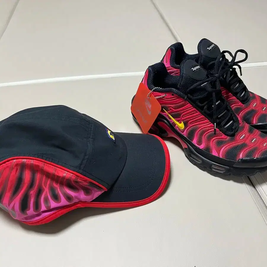 supreme nike air max running hat black