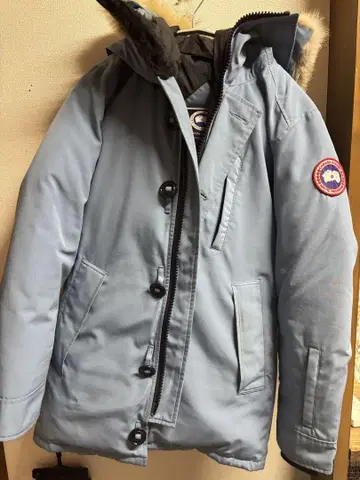 라이트 블루 다운 자켓 후드 부착
