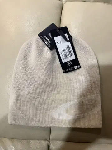OAKLEY 비니 모자 블랙 화이트 리버서블