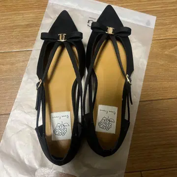 리본 포함 블랙 플랫슈즈