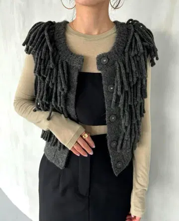 CLANE W FACE FRINGE KNIT VEST