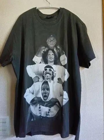 Red Hot Chili Peppers 티셔츠