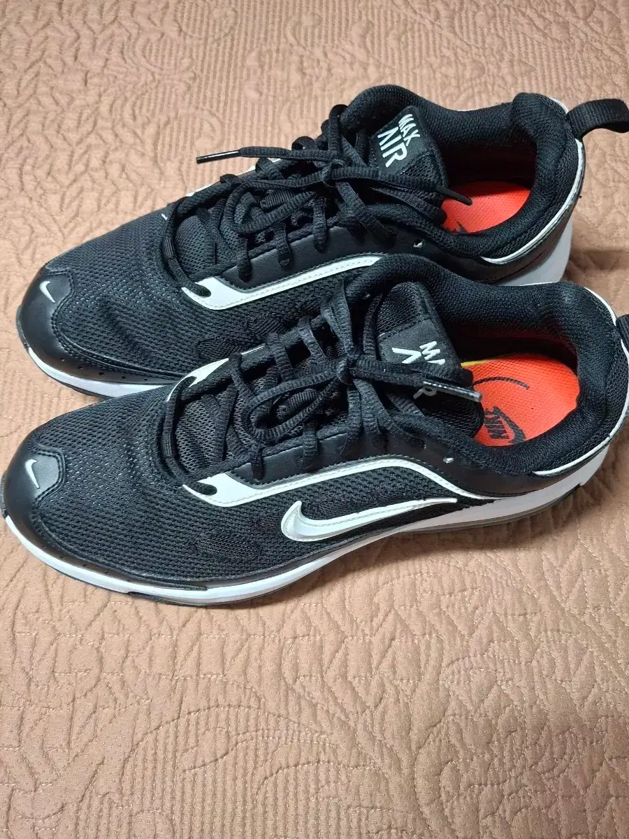 280 Nike Air Max AP Sneakers [1020]