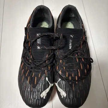 푸마 퓨처 축구 스파이크