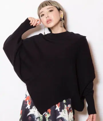 [ 새상품 ] 오즈모시스 절개 니트 풀오버 블랙