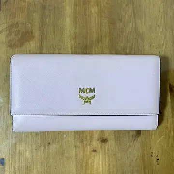 MCM 페일 핑크 장지갑 가죽 제품
