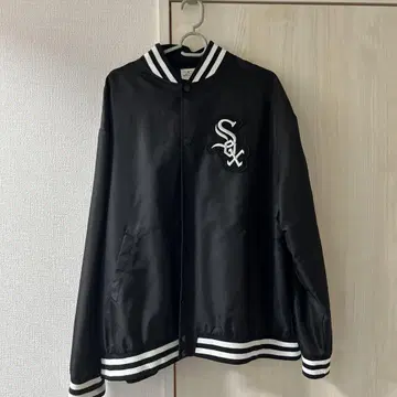 GENUINE MERCHANDISE 바시티 자켓 화이트 양말