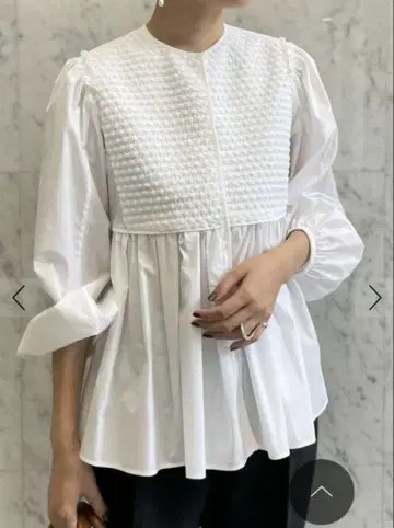 화이트 콤비네이션 페플럼 블라우스
