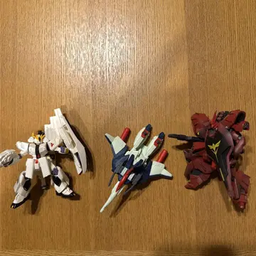 역습의 샤아 건담 피규어 세트