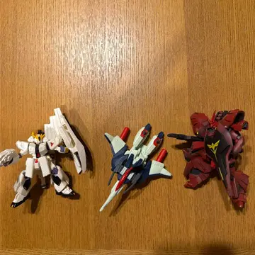 역습의 샤아 건담 피규어 세트