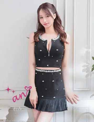 an 비쥬 부착 블랙 미니 드레스