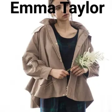 엠마 테일러 밀리터리 플레어 푸드코트 밀리터리 자켓