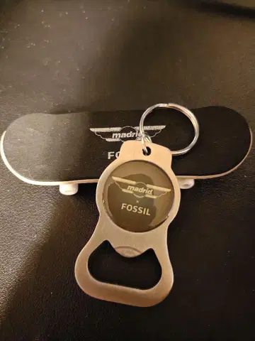 Fossil madrid 미니 스케이트보드 & 병따개 키링 세트