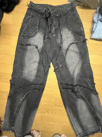 데미지 가공 다크 그레이 캐주얼 팬츠