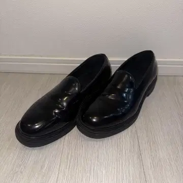 ZARA 블랙 가죽 로퍼