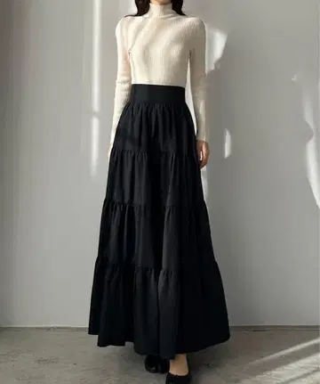 Louere 루엘레 하이웨스트 티어드 플레어 스커트 블랙