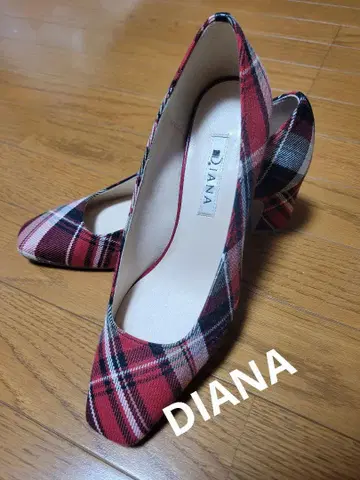 DIANA 스퀘어토 체크 펌프스