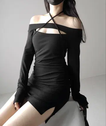 me+emselect 크로스 스트랩 리본 컷 아웃 오프숄더 미니 원피스