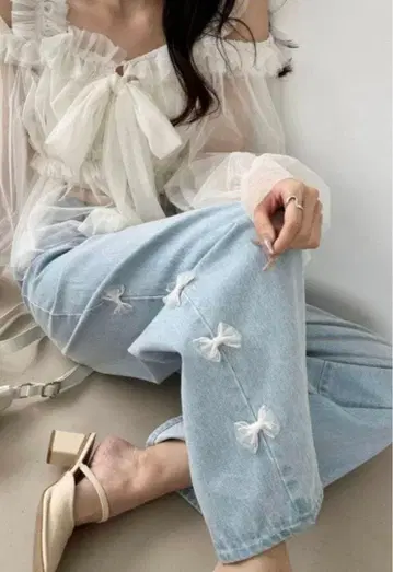리본 자수 스트레이트 데님 라이트 블루