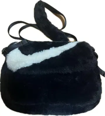 나이키 FUTURA 인조 모피 숄더백 블랙