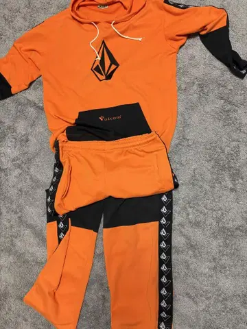 VOLCOM 셋업 오렌지 컬러 사이즈 대략 XL 사이즈