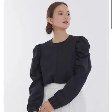yori 숄더 턱 블라우스 38