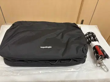 topologie 보틀 사코슈 large 스트랩 부착 숄더 bk