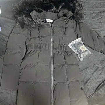 GYDA 블랙 다운 자켓 후드 부착